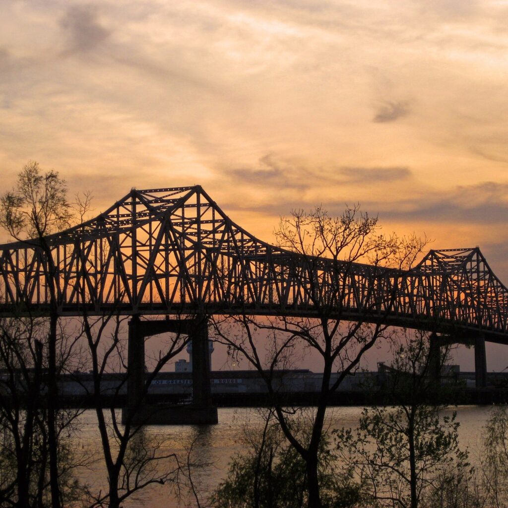 Bridge Baton Rouge Louisiana Image by Gretta Blankenship from Pixabay e1743733333383