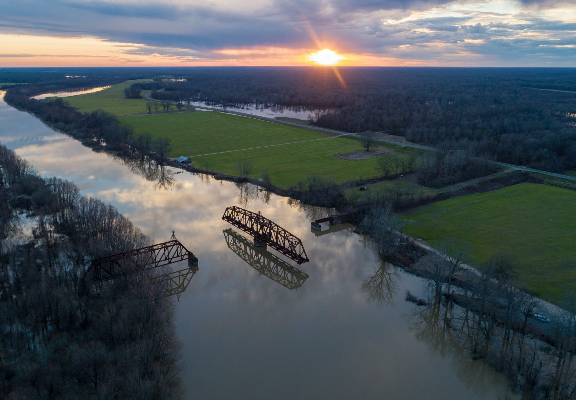 Hwy 465 near Redwood Mississippi Image By Justin Wilkens unsplash e1732765576372