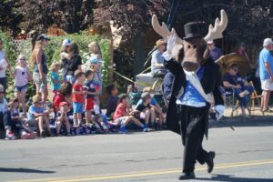 Seymour Mascot Wave at Fourth iof July Festivities Credit Jack Bonney Visit Anchorage