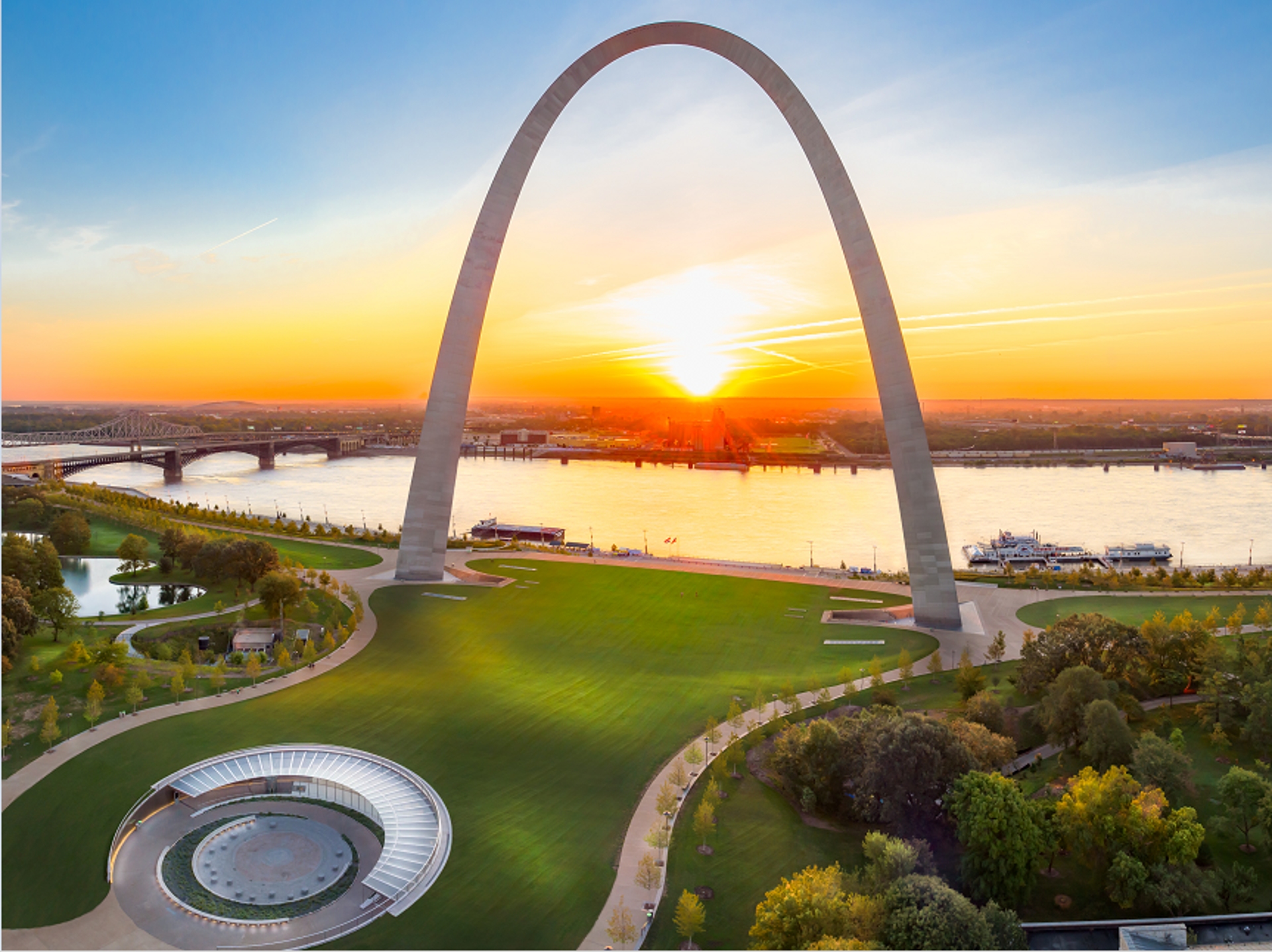 Arch Sunset at Gateway Arch National Park 863x646 small image St Louis Image by VisitMO.com