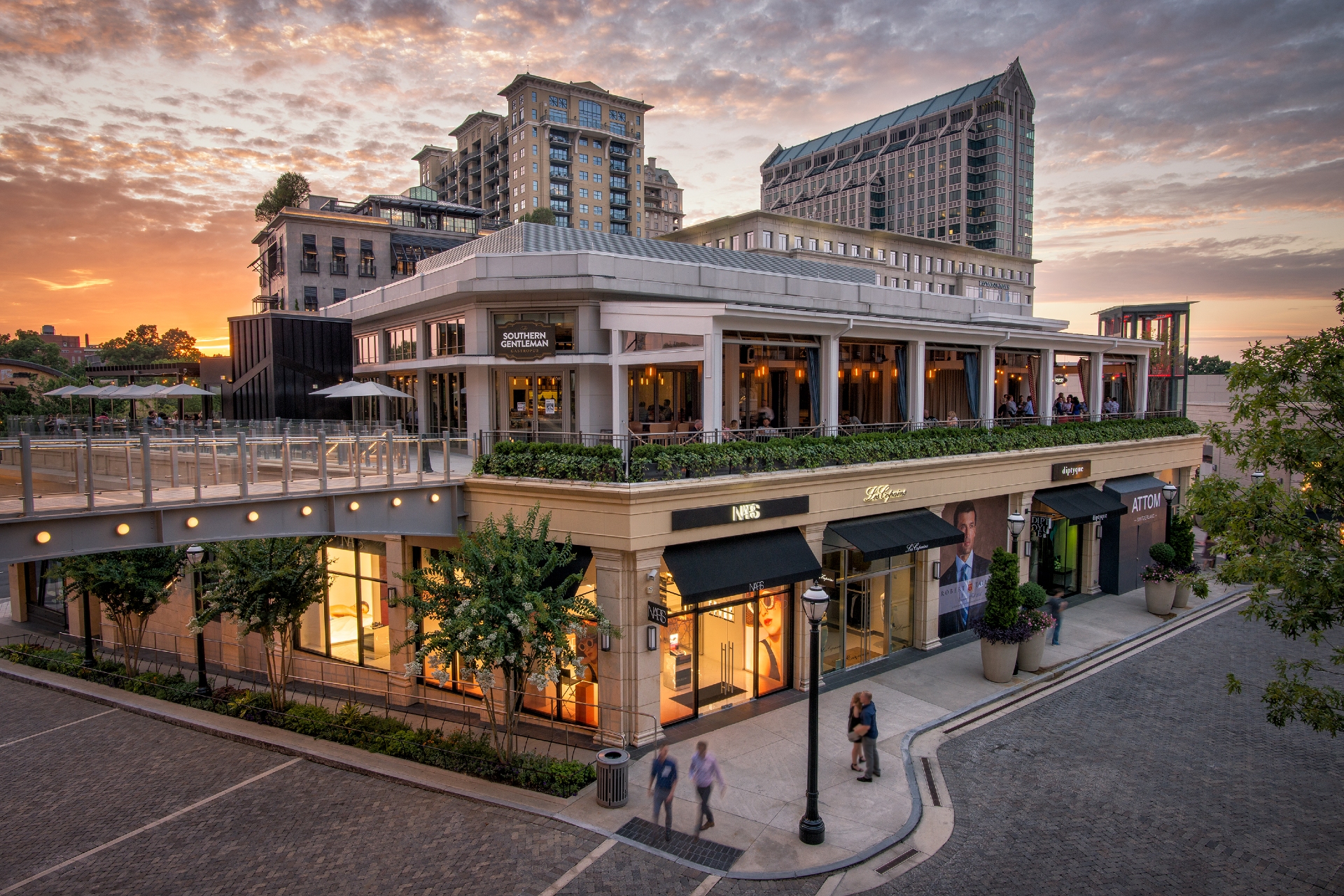 Buckhead Shops Southern Gentleman Photo Credit %C2%A92016 James Duckworth courtesy of ACVB AtlantaPhotos.com
