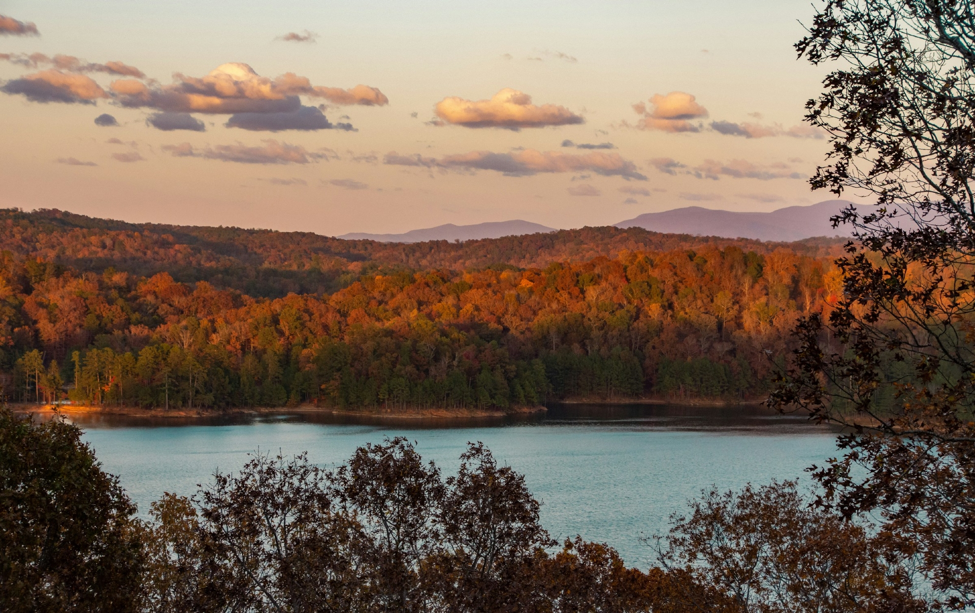 Crakers Lake Georgia Image By abigail ducote unsplash