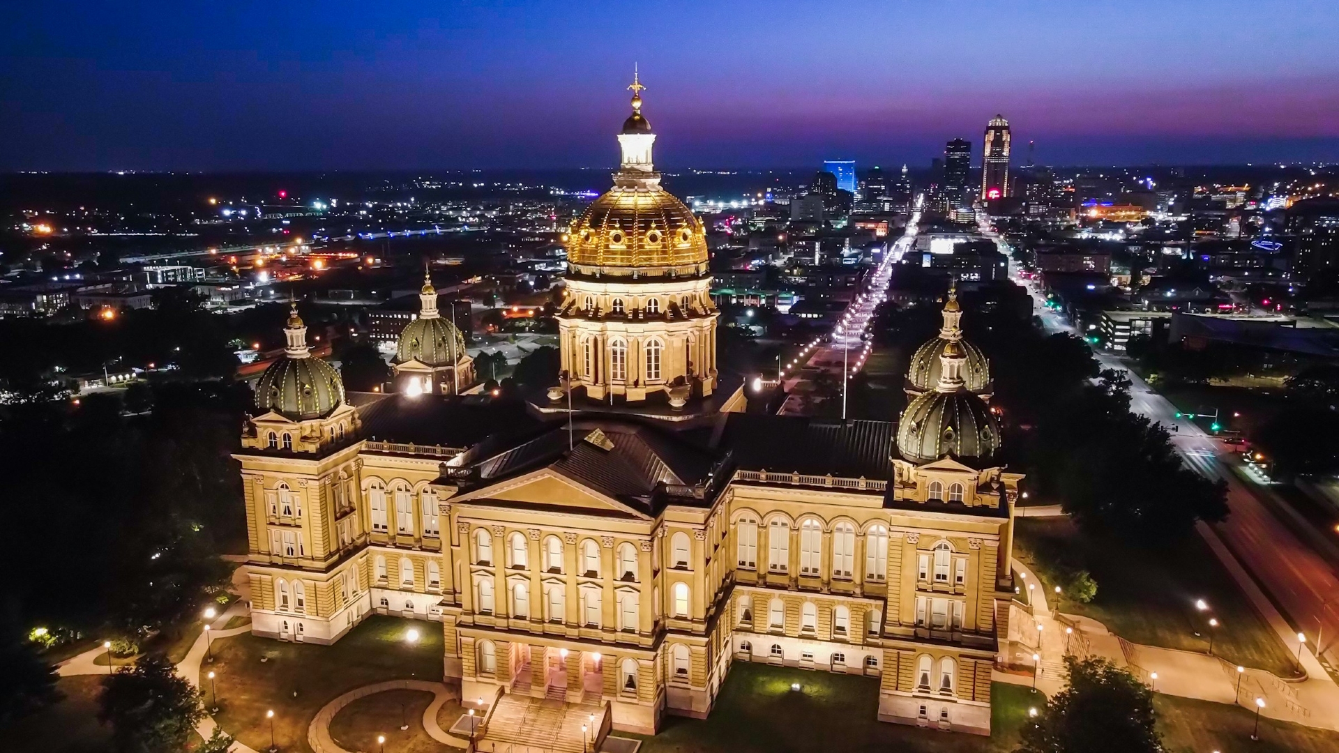 Capitol Building Iowa Image By austin goode unsplash