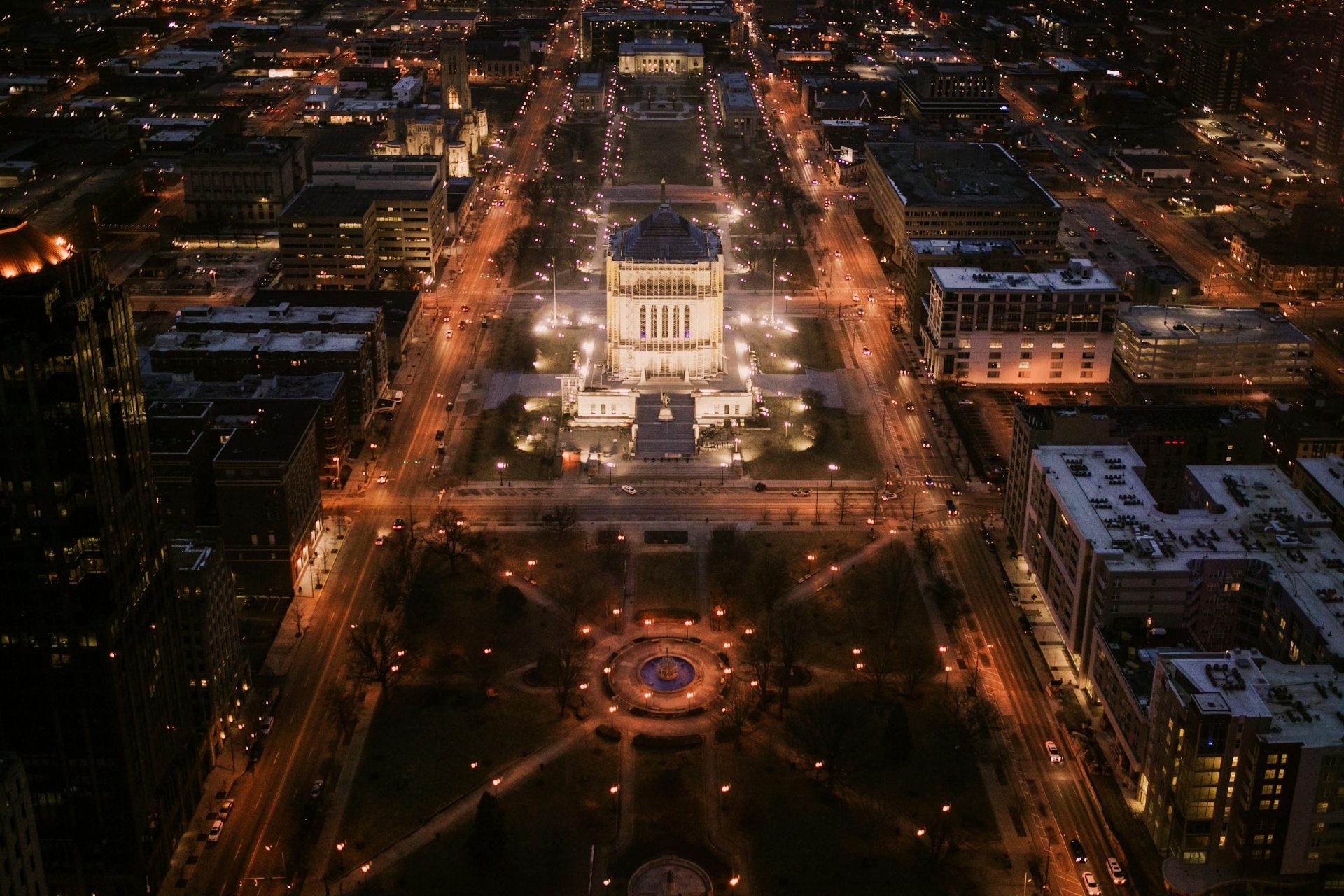 Indianapolis War Memorial at night IN Image By steven van elk unsplash