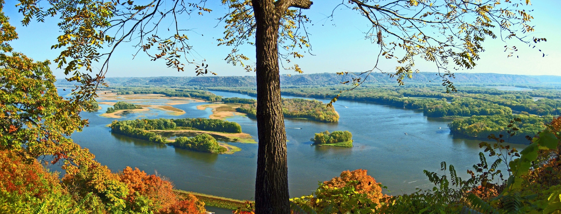 Lansing Upper Mississippi Basin Iowa Image Bay christopher osten unsplash