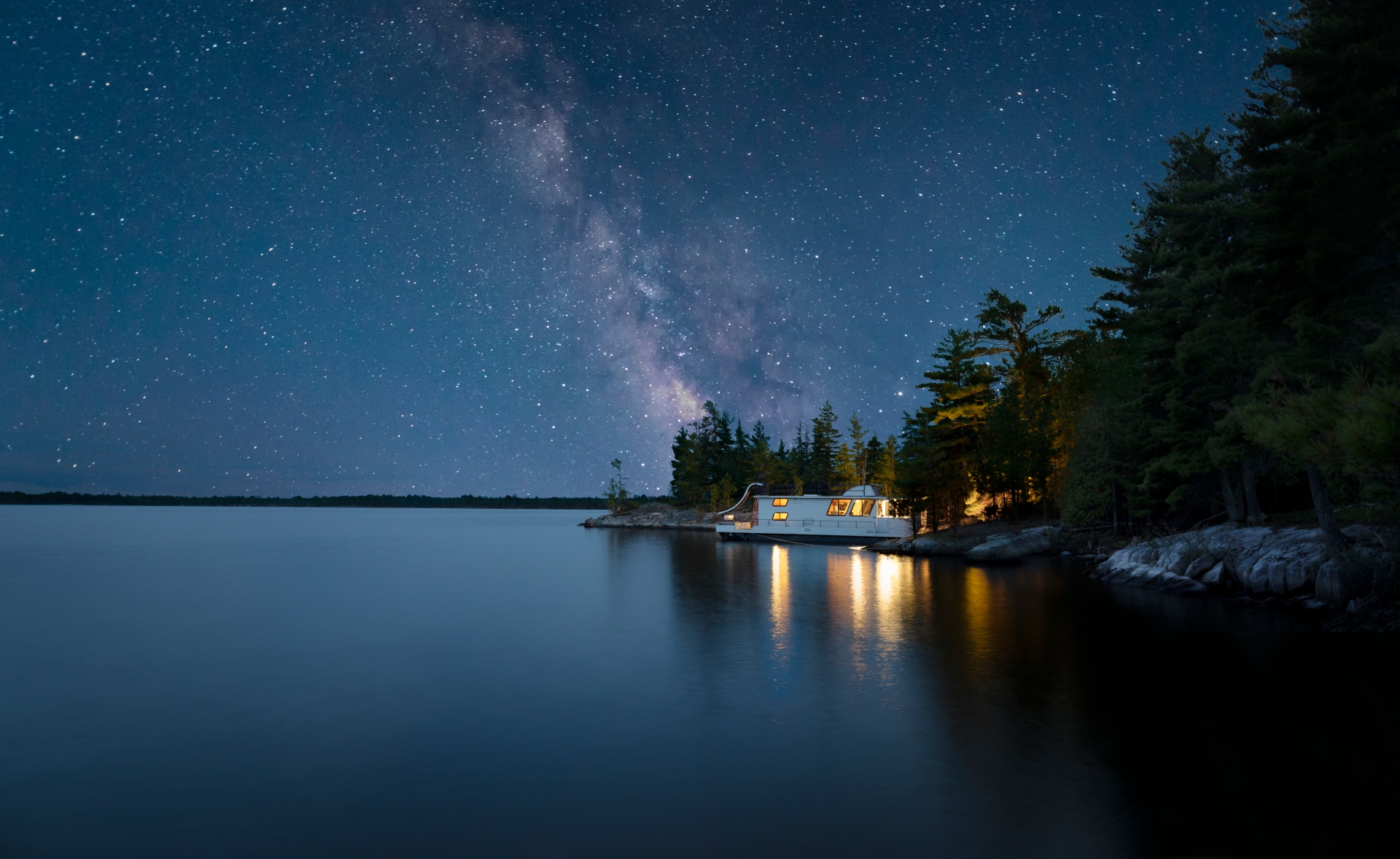 Ranier Voyageurs National Park Rainy Lake Houseboat Photo Credit Paul Vincent Explore Minnesota