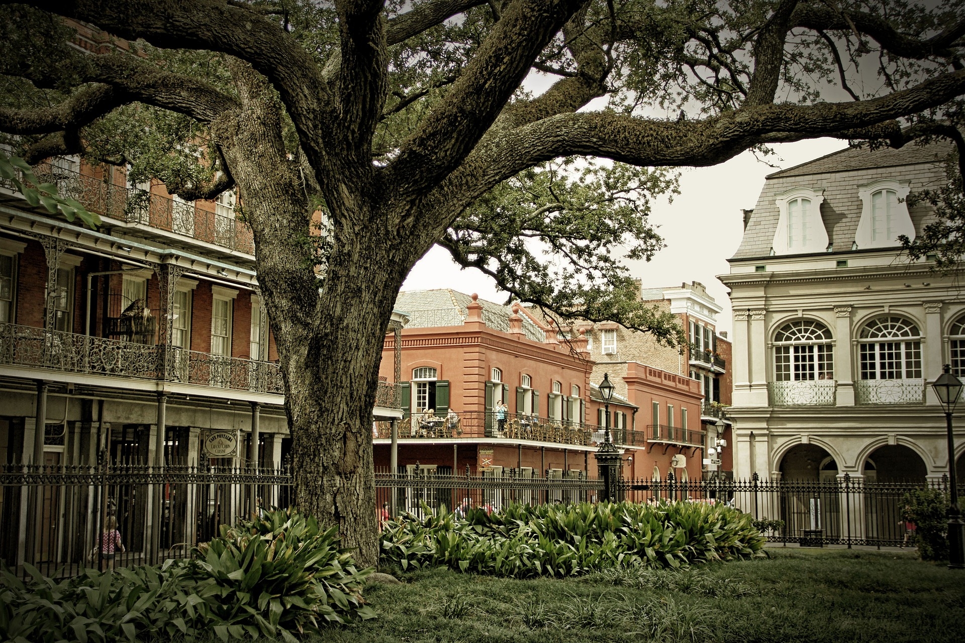 French Quarter New Orleans Image by llambrano from Pixabay