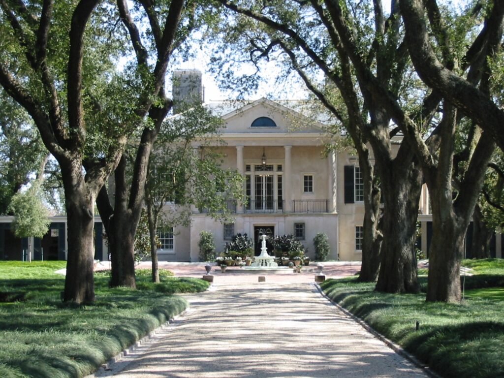 Lounge Vue House Gardens New Orleans Image By Go City Pass