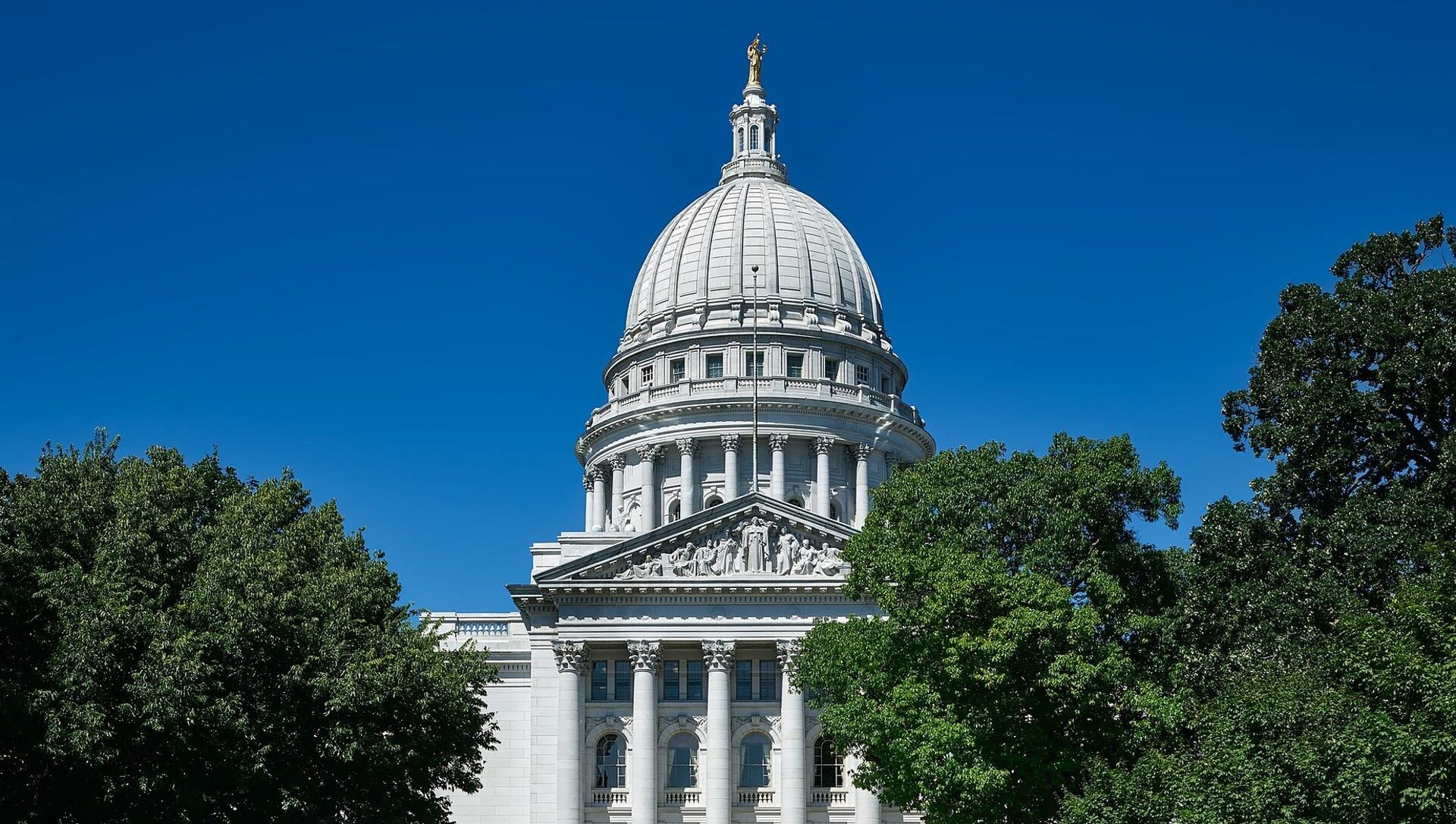 Madison Capitol Building Wisconsin Image By Pixabay Free to use 1 e1743465779538