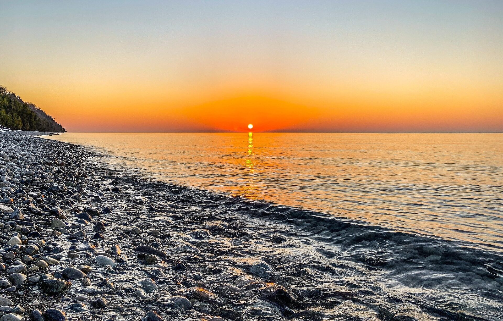 Sunset The Great Lakes Michigan MI Image by WOKANDAPIX from Pixabay 2 e1744262376801