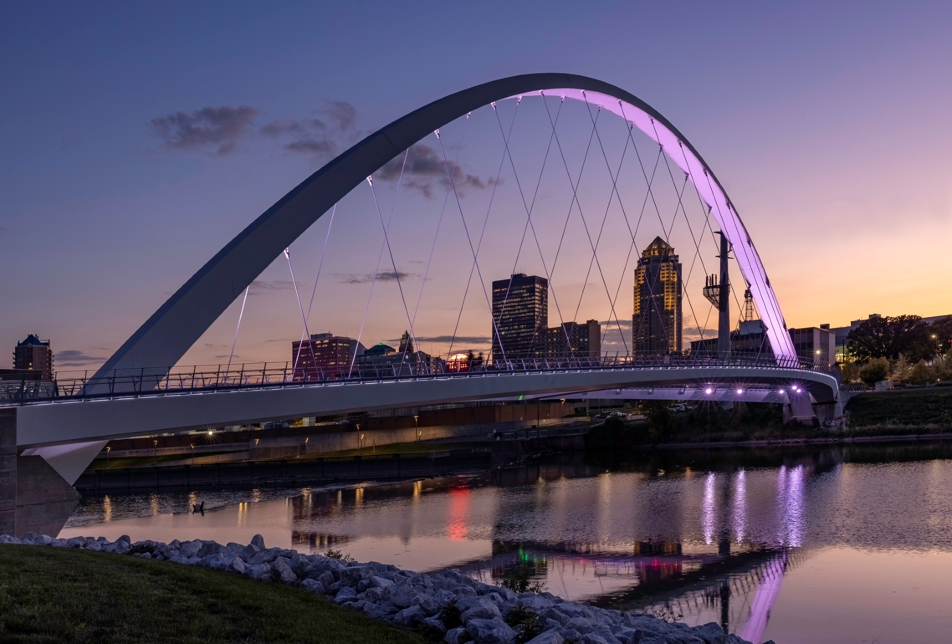 iStock 1431372151 Des Moines Women of Achievement Bridge at sunset Image from Istock