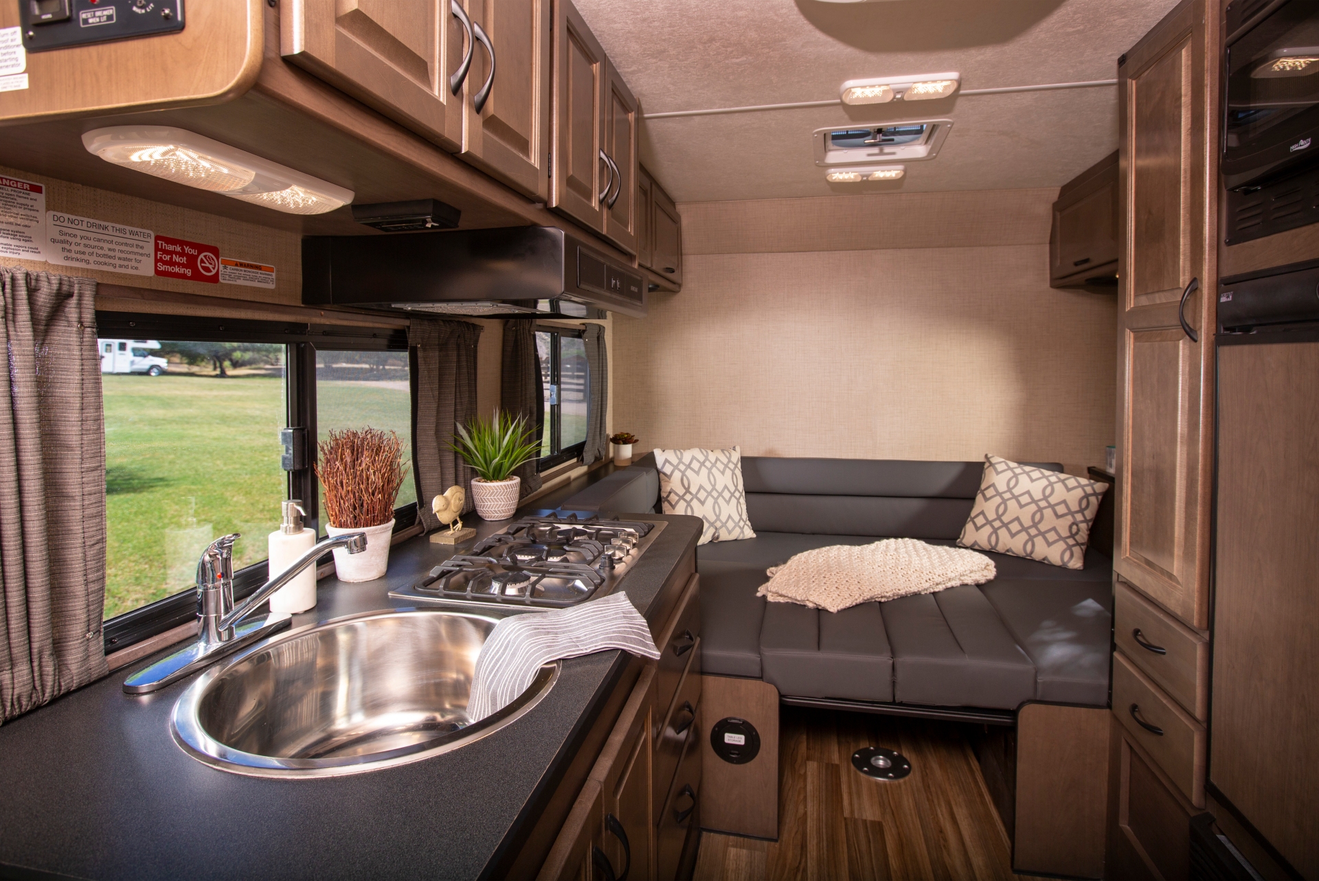 Compact Plus Image By Cruise America JT 8173