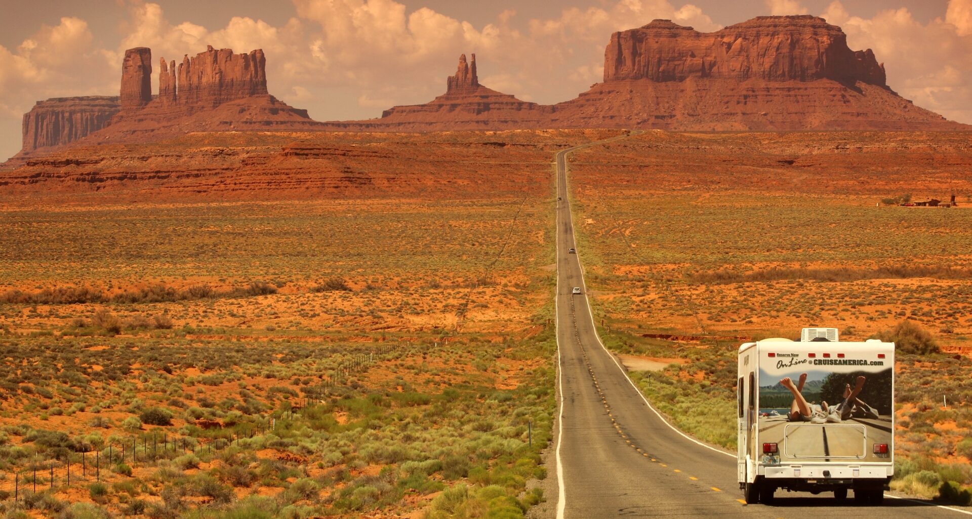 Cruise America in Monument Valley Image By Cruise America e1749642816701
