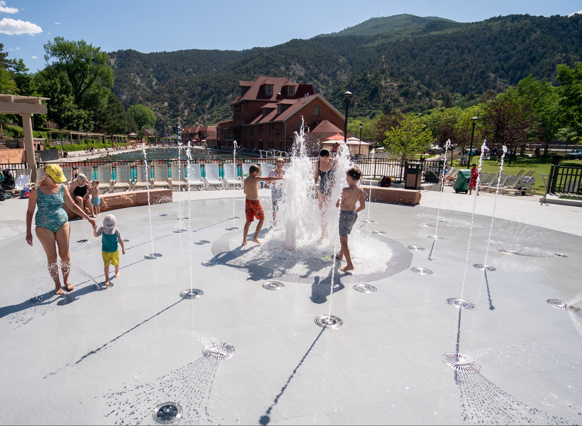 Glenwood Hot Springs Fountain Image by Visit Glenwood