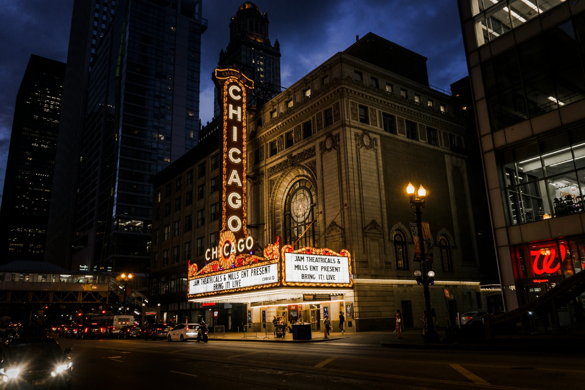 The Chicago Theatre Chicago IL Image by yu shao wu unsplash