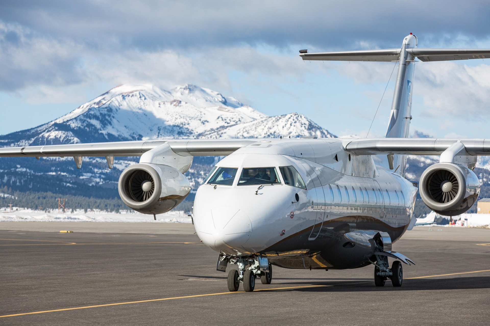 Advanced Air Mammoth Lakes Air Service CA C96B1407 Image By Mammoth Lakes Tourism