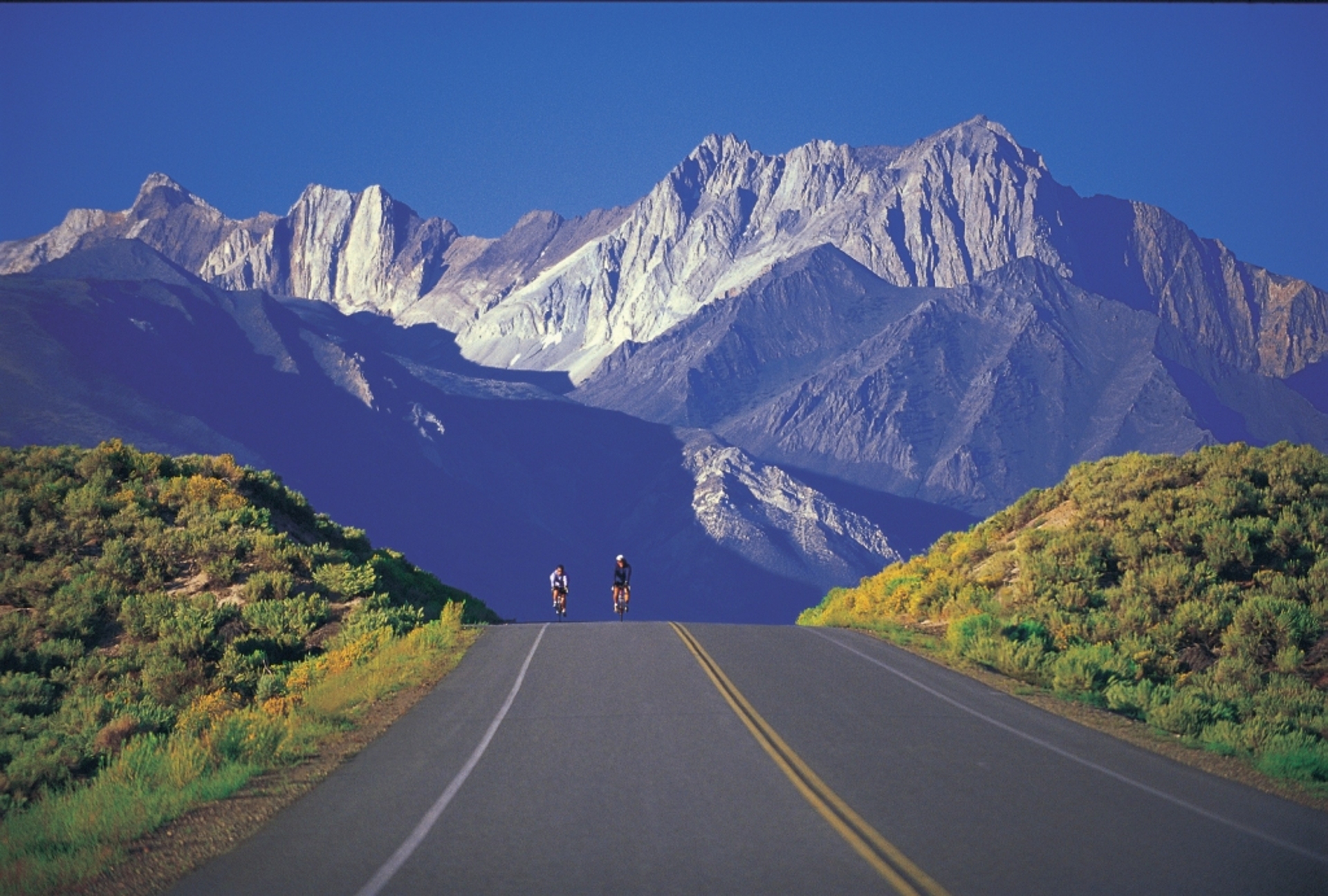 Benton Crossing Road Bikes Mammoth Lakes CA Image By Mammoth Lakes Tourism
