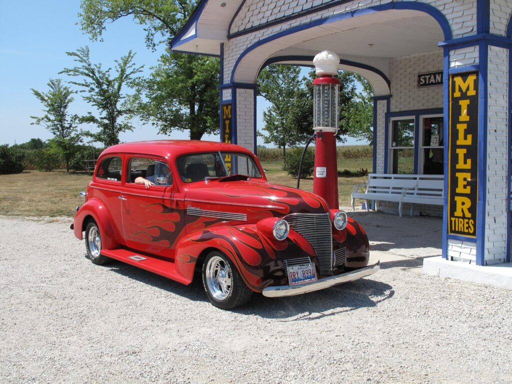Car Gas Station Ilinois Image by guerriernoir from Pixabay