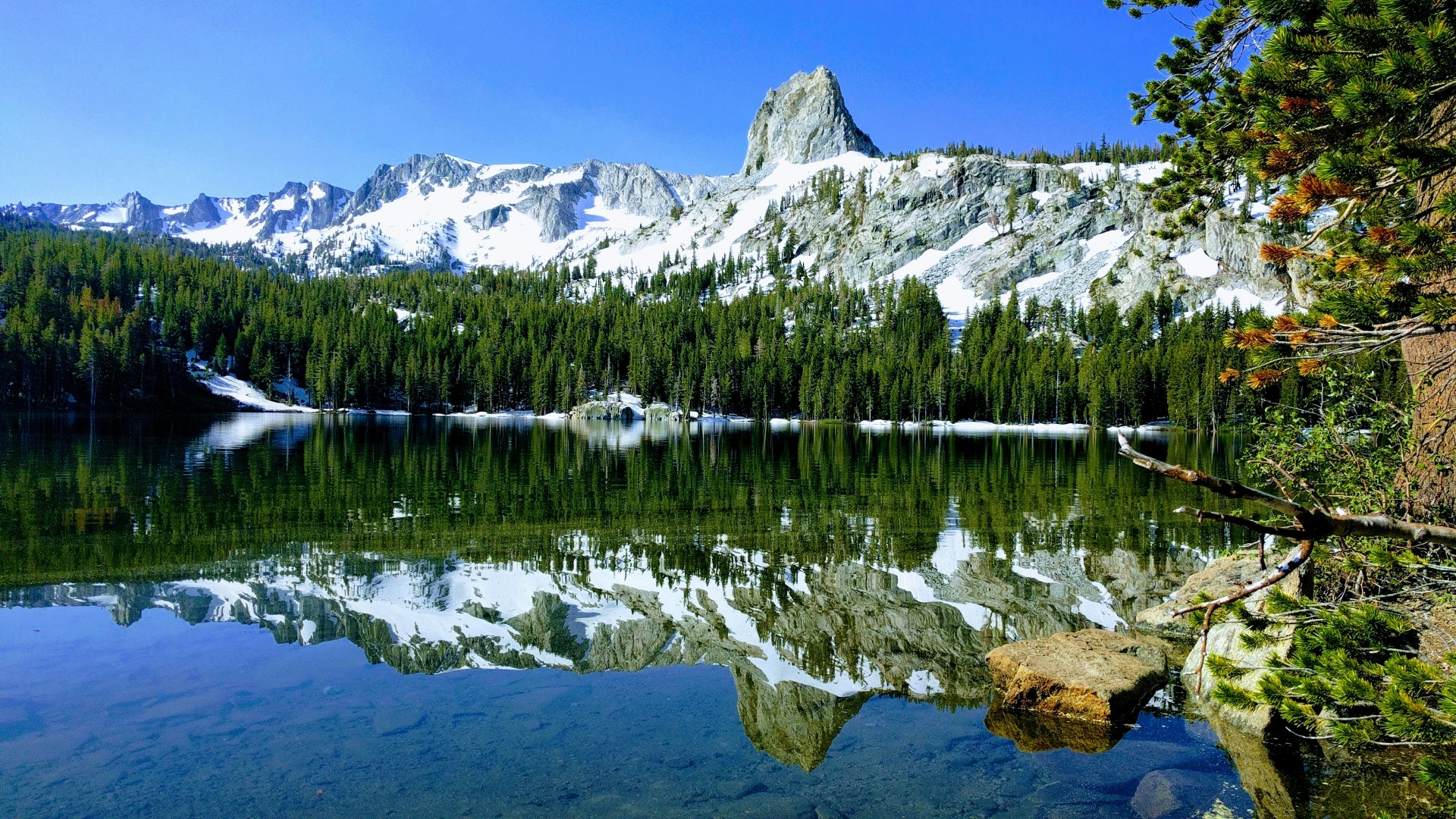 Lake George Rd Mammoth Lakes CA Image By martin rancourt unsplash