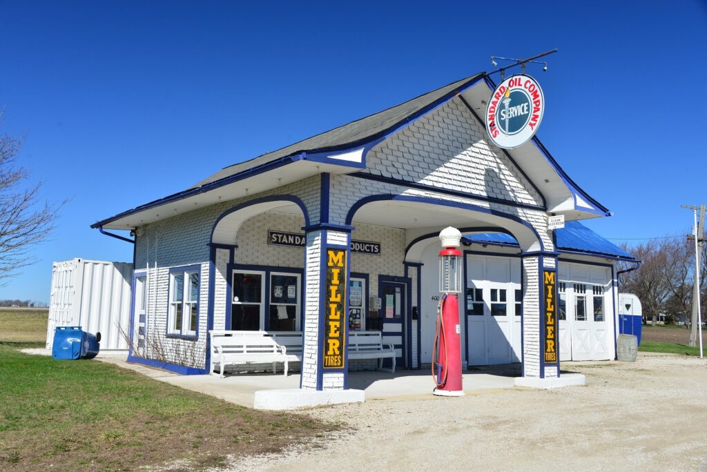 Millers Gas Station Route 66 IIinois Image by Steve from Pixabay