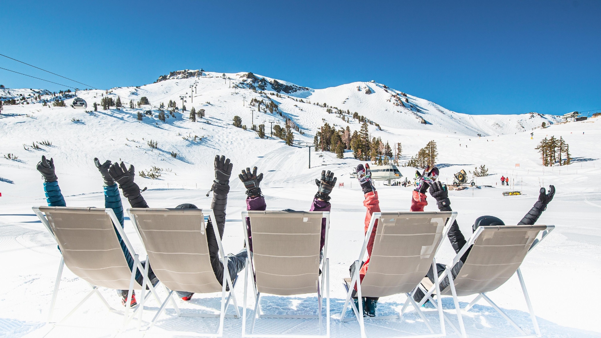Skiing at Mammoth Lakes Image By Dakota Snider Mammoth Lakes Tourism