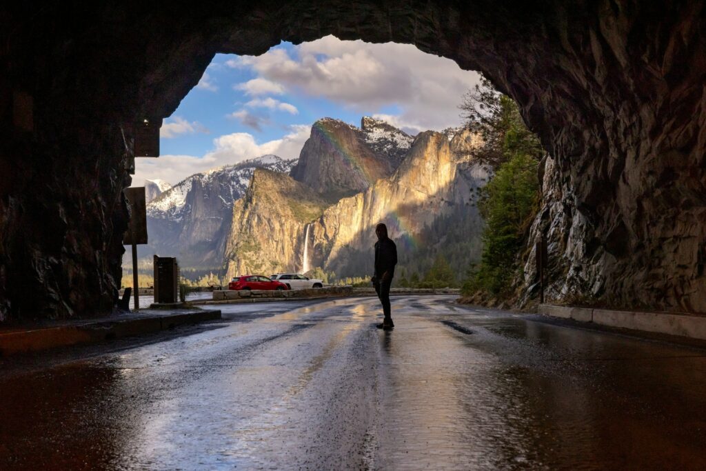 Tunnel View Yosemite from Wawano Rd CA Image by leo visions unsplash