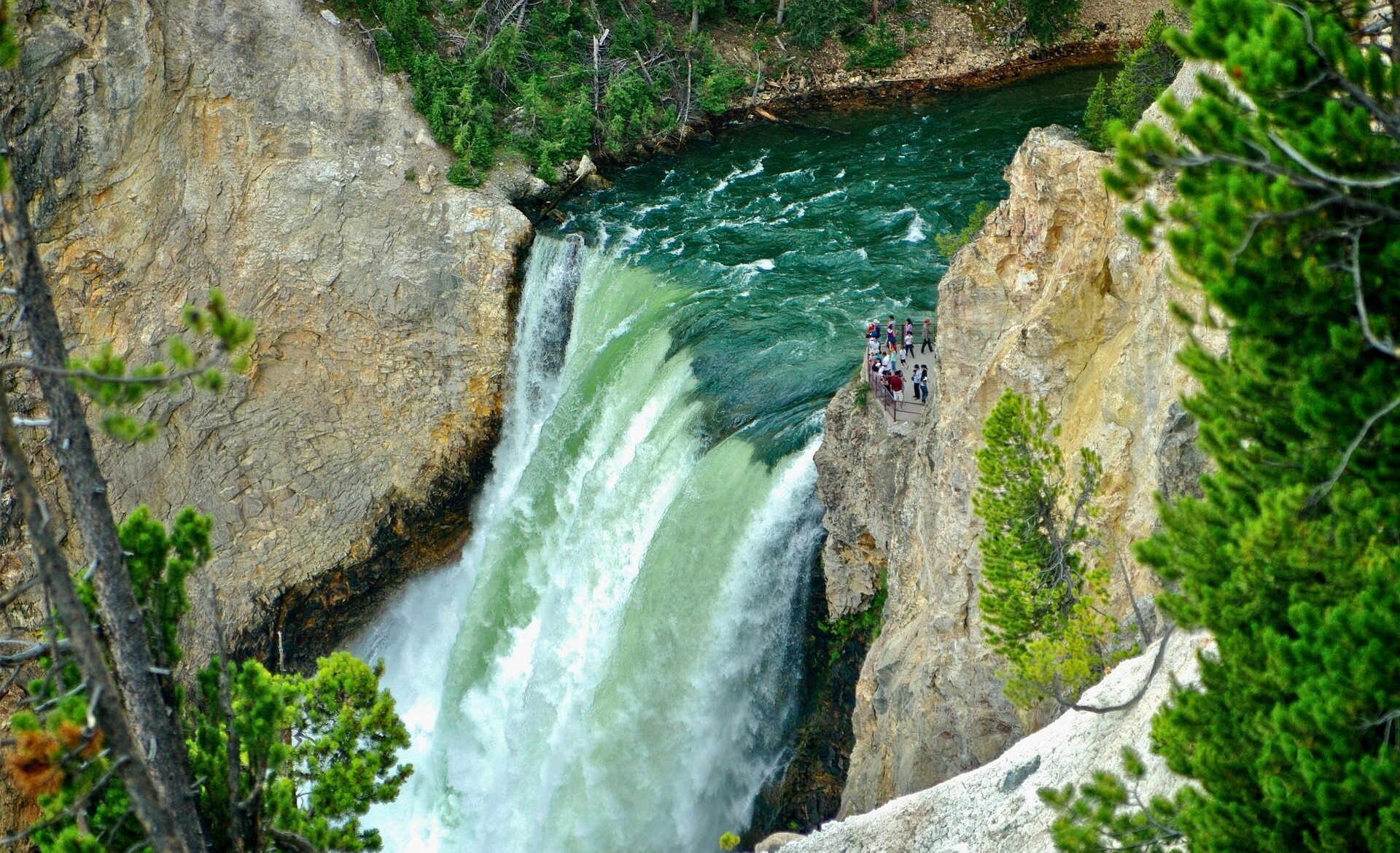 Yellowstone Waterfall Canyon Gorge Image by Sabrina Eickhoff from Pixabay e1763175972983