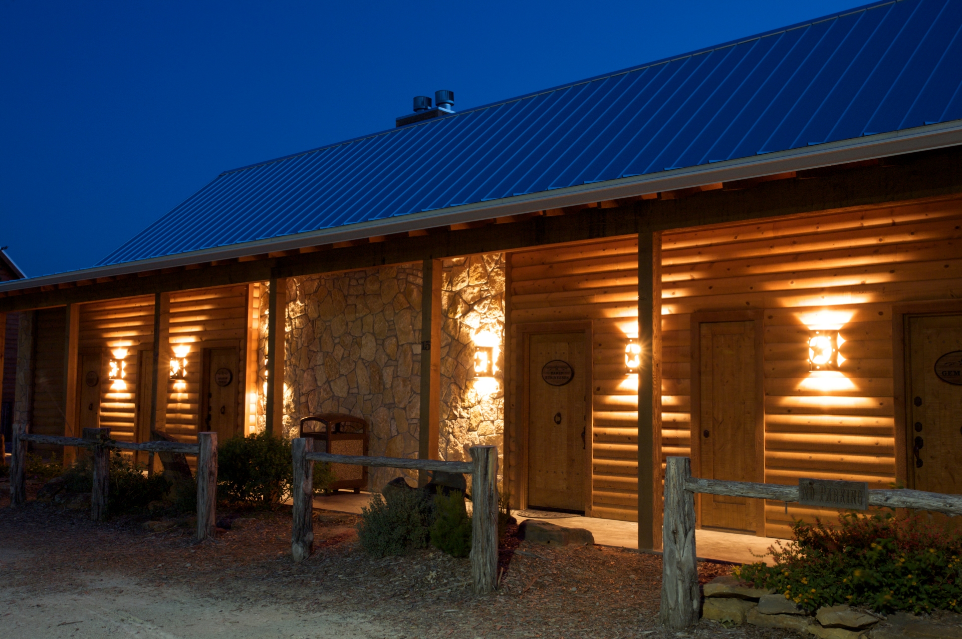 WR 1DE Outside Image of Cabin Suites Wildcatter Ranch TX Image By Rocky Mountain Holidays
