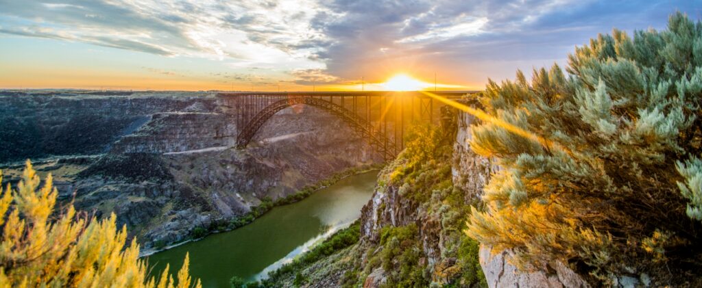 Perrine Bridge twin falls Idaho at sunset overlooking the canyon and river