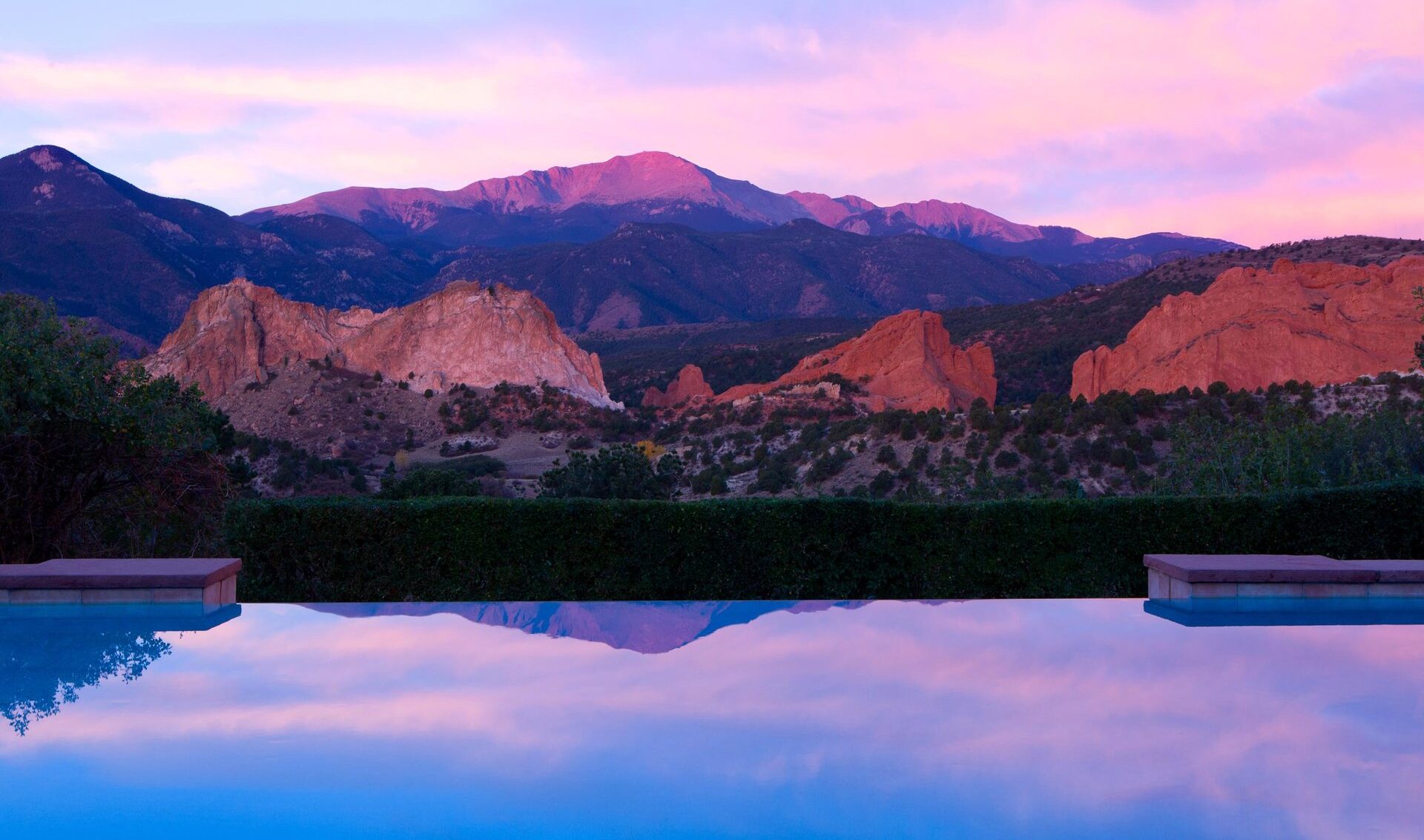 Garden of the Gods Resort Infinity Pool Photo Courtesy of Visit Colorado Springs e1778209587255
