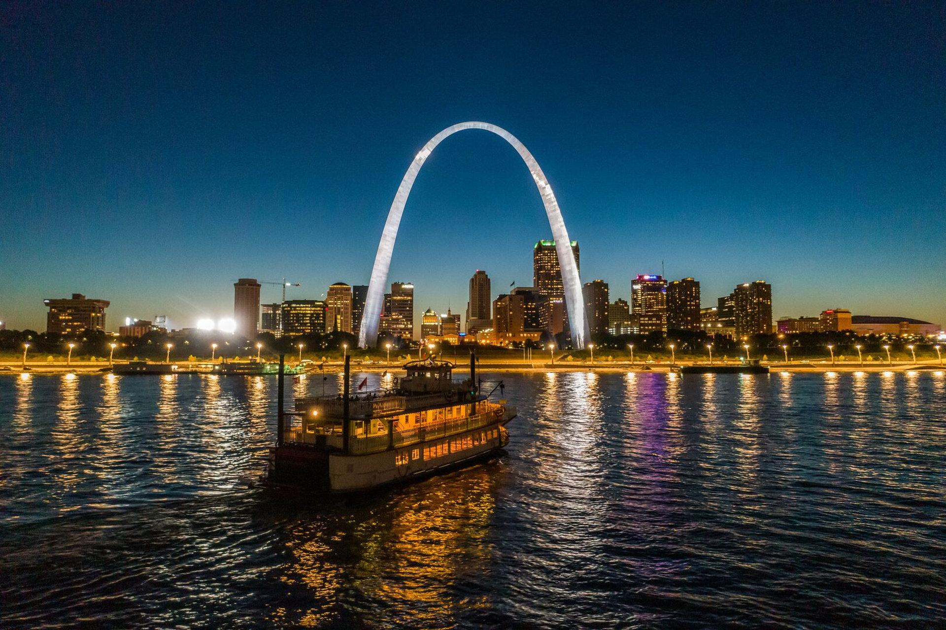 Gateway Arch Riverboat Credit Explore St. Louis